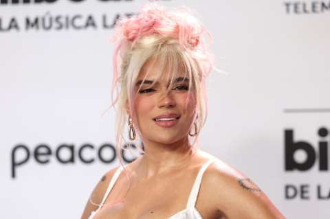 Karol G apareció en los Billboard con costoso vestido y su figura sorprendió