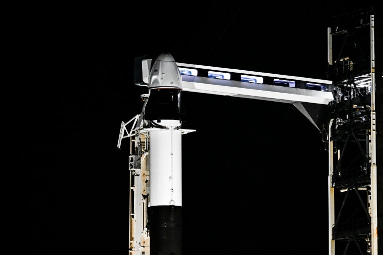 Misión de SpaceX para la primera caminata espacial privada despegaría el viernes