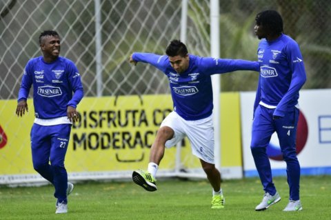 Ecuador da vuelta a la página de triunfo sobre Argentina y piensa en Bolivia