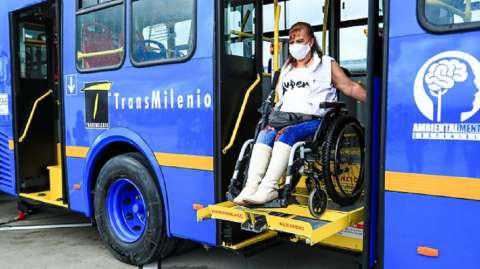 Transmilenio y discapacidad: así son los retos de movilidad y accesibilidad en Bogotá