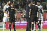 Carlos Sánchez, sancionado por una fecha por un penal que no existió