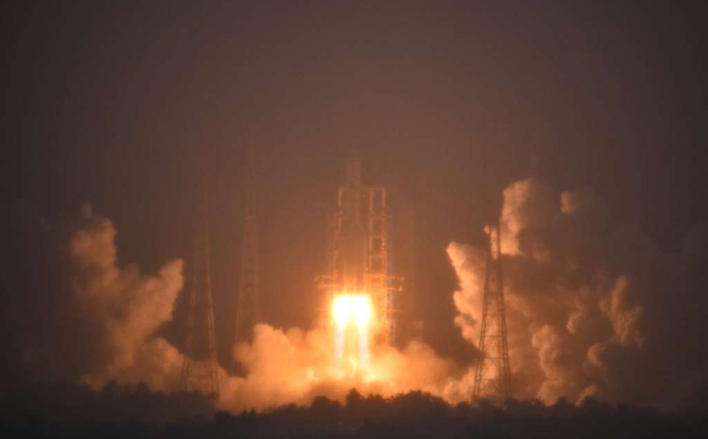 -FOTODELDIA- Wenchang (China), 03/05/2024.- La sonda lunar china Chang’e 6 despegó con éxito este viernes, 3 de mayo 2024, con el objetivo de recoger muestras de la cara oculta de la Luna por primera vez en la historia. EFE/XINHUA / Guo Cheng CHINA OUT / UK AND IRELAND OUT **SOLO USO EDITORIAL/SOLO DISPONIBLE PARA ILUSTRAR LA NOTICIA QUE ACOMPAÑA (CRÉDITO OBLIGATORIO)***