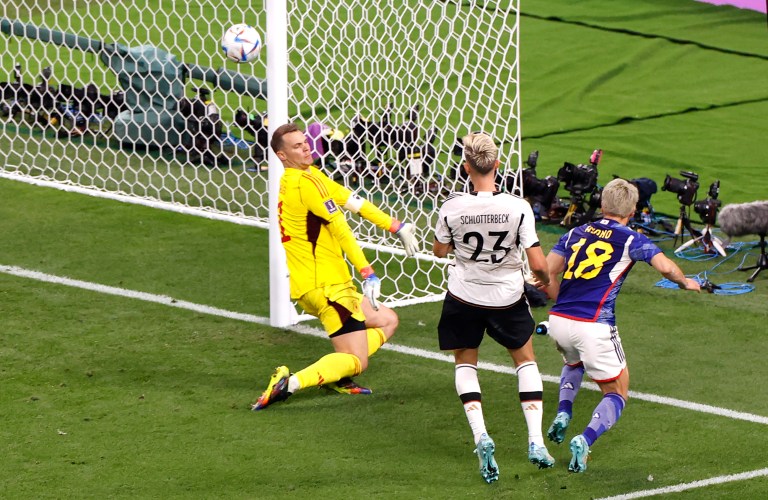 Doha (Qatar), 23/11/2022.- Takuma Asano (R) of Japan scores the second goal of his team against German goalkeeper Manuel Neuer during the FIFA World Cup 2022 group E soccer match between Germany and Japan at Khalifa International Stadium in Doha, Qatar, 23 November 2022. (Mundial de Fútbol, Alemania, Japón, Catar) EFE/EPA/Rungroj Yongrit