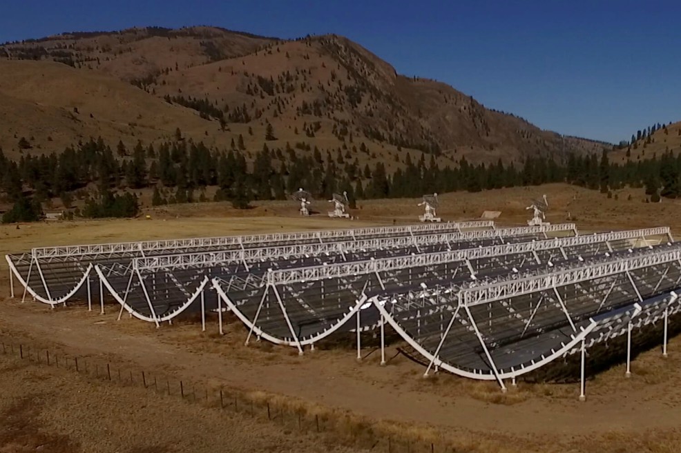 El Experimento Canadiense de Cartografía de la Intensidad del Hidrógeno o CHIME, por sus siglas en inglés, es un radiotelescopio ubicado en en British Columbia, Canadá, que consta de cuatro semicilindros de 100 x 20 metros.