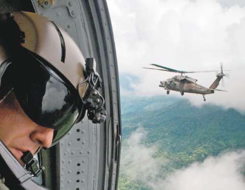 Exprimer ministro italiano, investigado en la venta de aviones y naves a Colombia