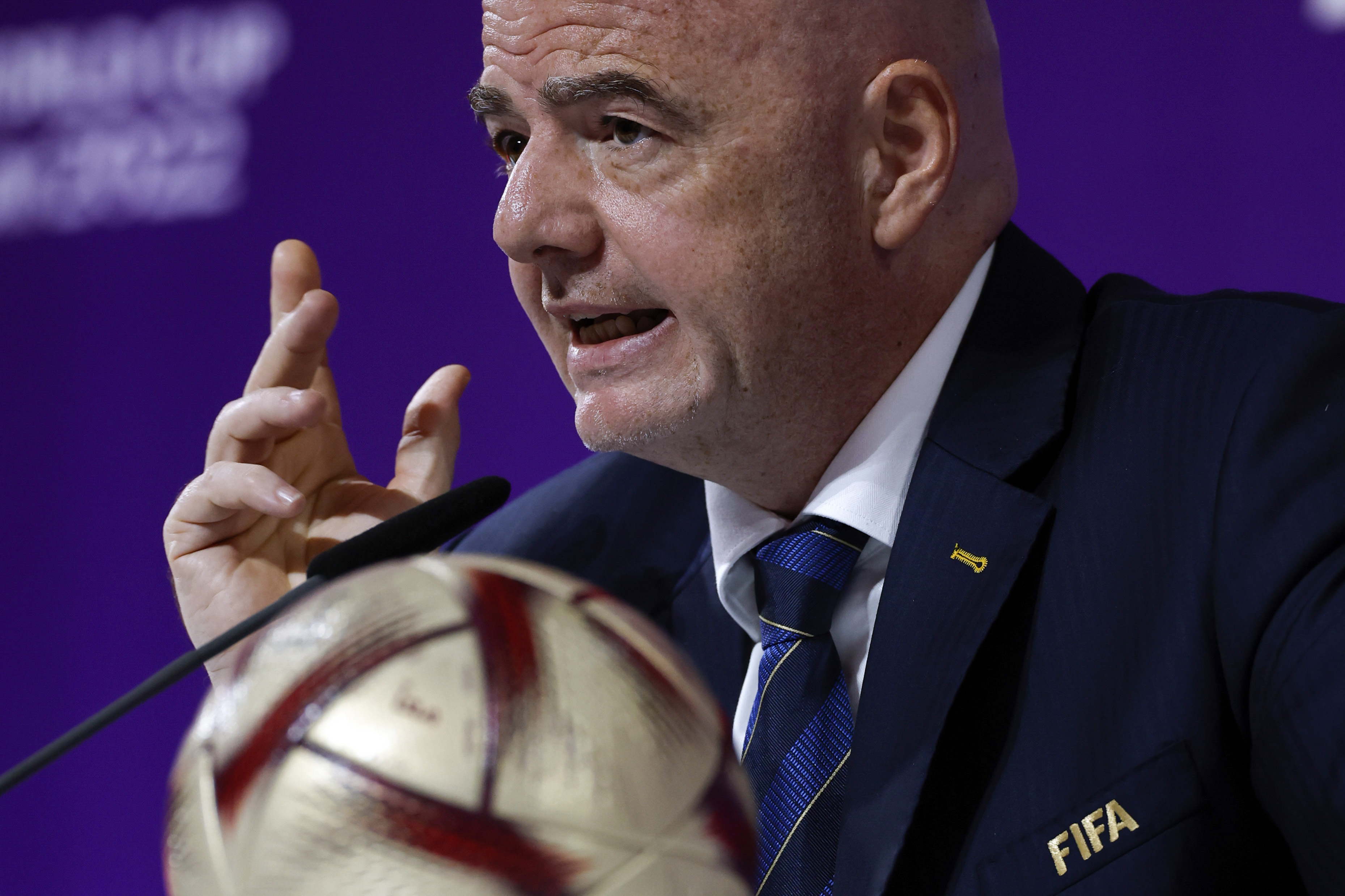 DOHA, 16/12/2022.- El suizo Gianni Infantino, presidente de la FIFA, destacó el "gran éxito" del Mundial de Qatar 2022 a falta de que se disputen dos partidos, el Croacia-Marruecos, por el tercer puesto, y la final, Argentina-Francia, este viernes en Doha. EFE/ Alberto Estévez