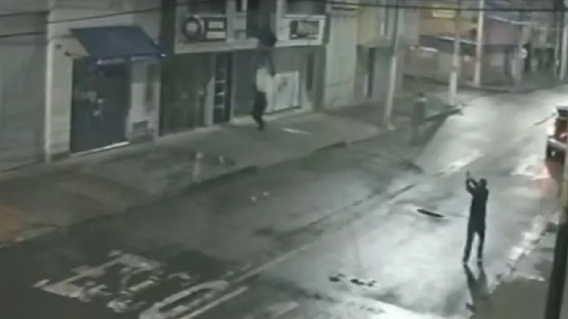 Amenazaron a las familias en sus casas.