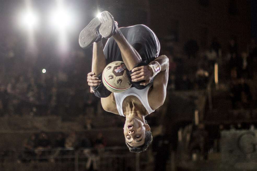 Sebastián Ortiz, uno de los mejores futbolistas del mundo en estilo libre. / Cortesía Red Bull
