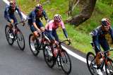 Egan Bernal administra el Giro a su manera