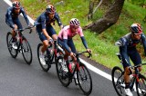 Egan Bernal administra el Giro a su manera