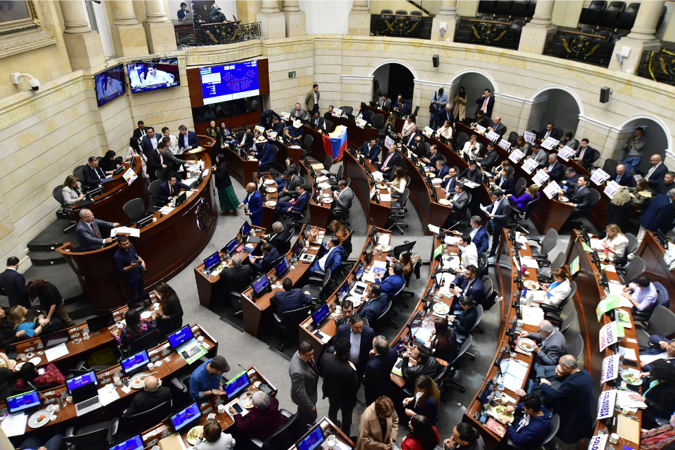 En la plenaria del Senado se discute este 11 de junio el último debate de la reforma laboral.