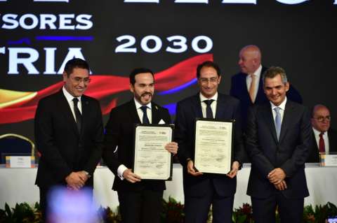 CNE hizo entrega de las credenciales a Abelardo de la Espriella y José Manuel Restrepo