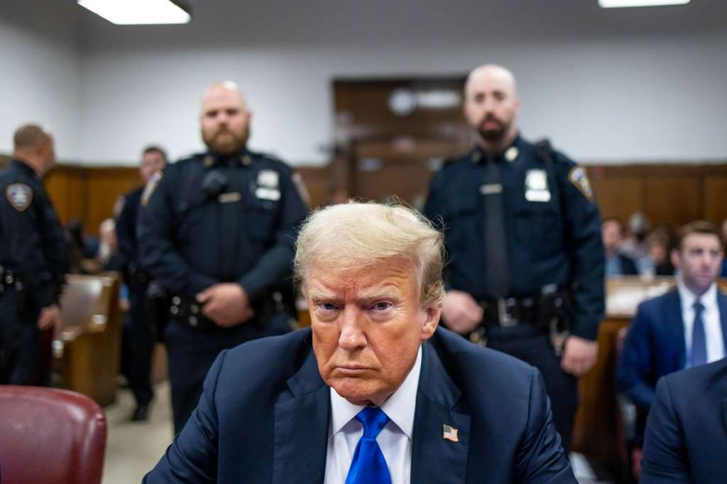 New York (United States), 30/05/2024.- Former US President Donald Trump at the defense table as the jury in his criminal trial is scheduled to continue deliberations at New York State Supreme Court in New York, New York, USA, 30 May 2024. Trump is facing 34 felony counts of falsifying business records related to payments made to adult film star Stormy Daniels during his 2016 presidential campaign. (tormenta, Nueva York) EFE/EPA/JUSTIN LANE / POOL