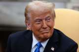 Vuelve el plástico: Trump firma decreto para eliminar pitillos de papel en EE. UU.