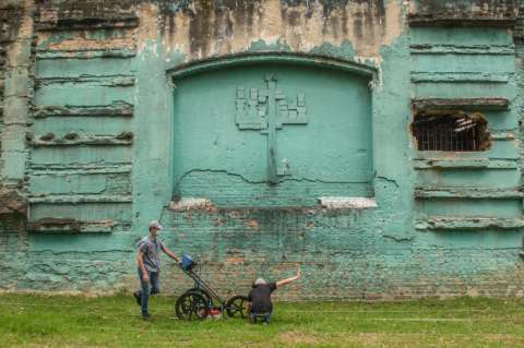 Buscan restos óseos bajo los columbarios del antiguo cementerio central, en Bogotá