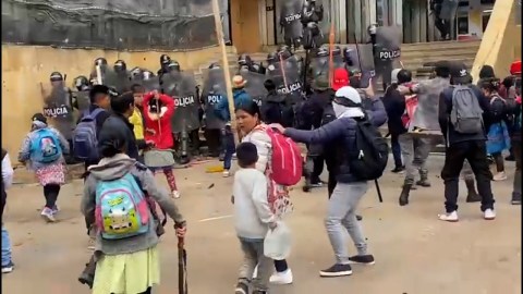 Imputan a dos indígenas embera por tirar piedras contra la Policía ¿era necesario?