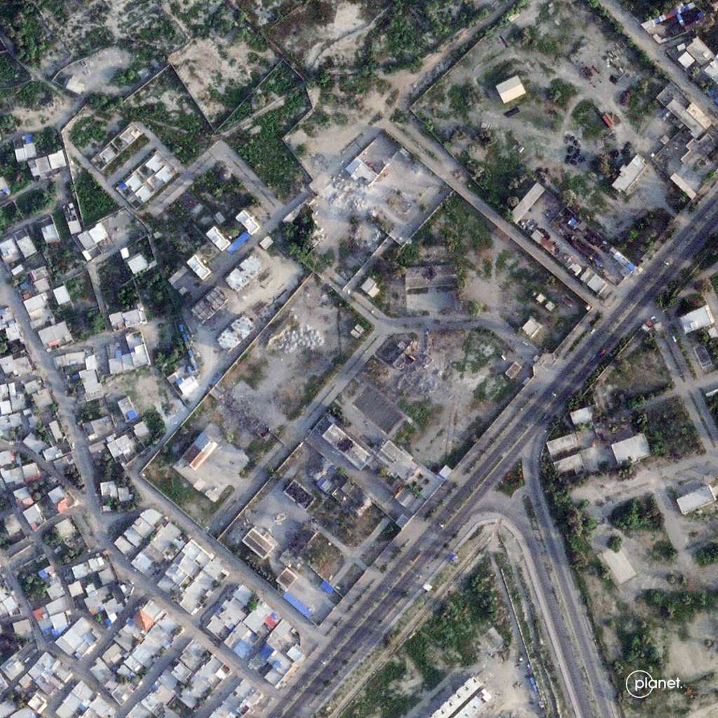 Esta imagen satelital, tomada por 2026 Planet Labs PBC, muestra los restos de la escuela primaria Shajareh Tayyebeh en Minab, provincia iraní de Hormozgán, tras ser alcanzada por los ataques estadounidenses e israelíes.