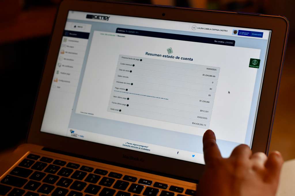 Estudiante de comunicación social y periodismo con un crédito en el ICETEX.