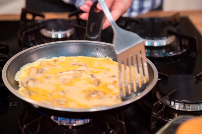 Huevos con vegetales: una receta práctica y saludable para la cena