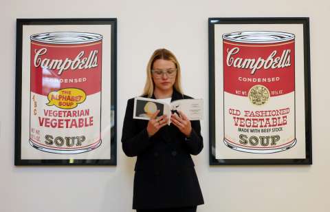 Obras de Andy Warhol, Marc Chagal y David Manzur se subastarán en Bogotá