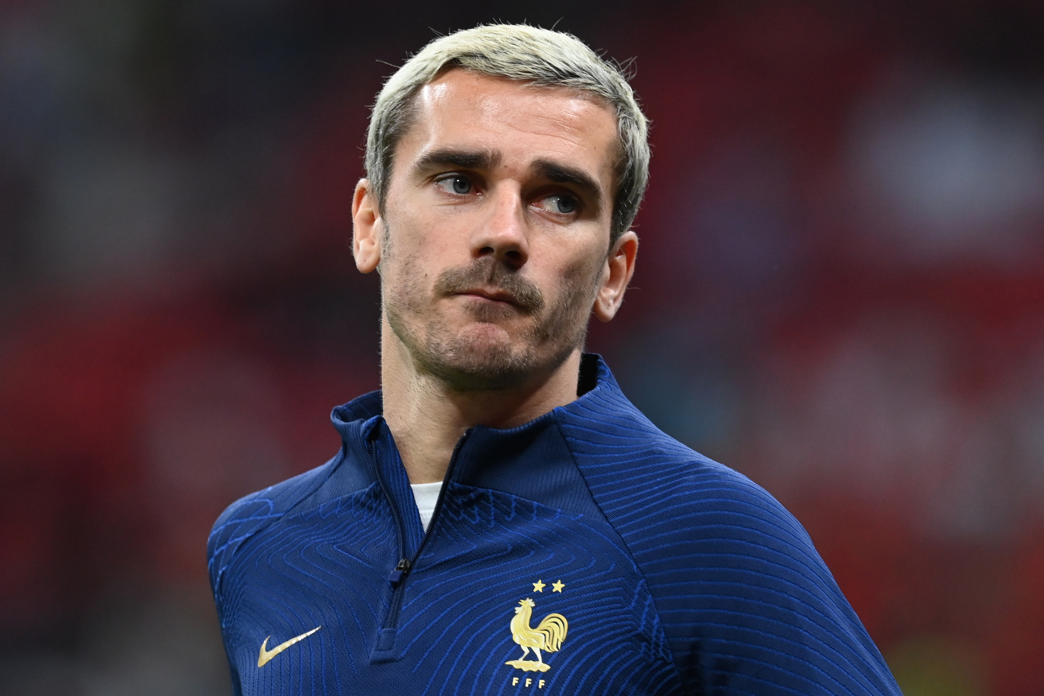 Al Khor (Qatar), 14/12/2022.- Antoine Griezmann of France goes through warm-up routines before the FIFA World Cup 2022 semi final between France and Morocco at Al Bayt Stadium in Al Khor, Qatar, 14 December 2022. (Mundial de Fútbol, Francia, Marruecos, Catar) EFE/EPA/Georgi Licovski