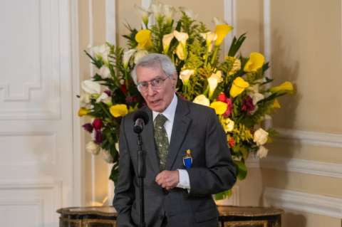 Juan Cárdenas, condecorado con la Orden de Boyacá