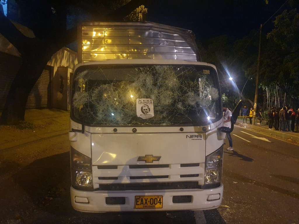 Policía confirmó que el camión que fue detenido por manifestantes sí transportaba a hombres de la institución. / El Espectador