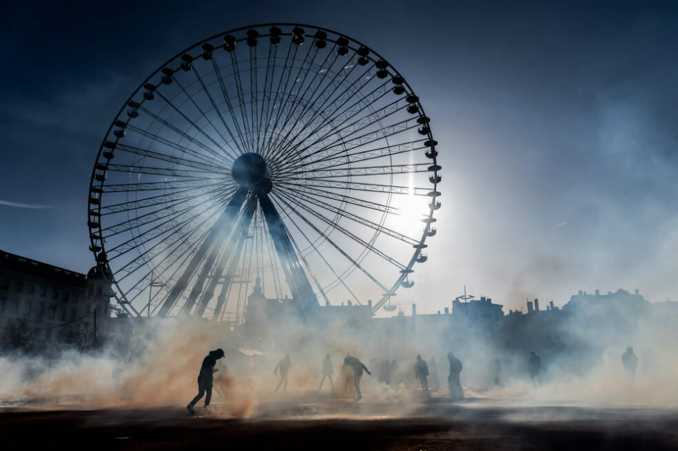 Las manifestaciones por la huelga de transportadores en Francia han copado las calles de las principales ciudades del país, como París y Lyon. / AFP