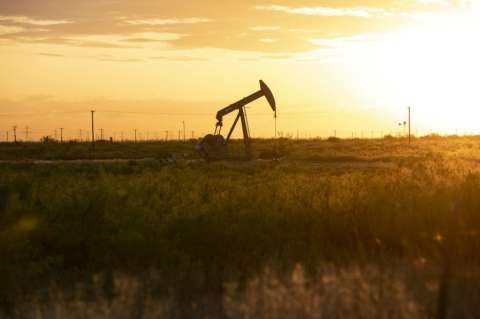 Revisan a la baja previsiones de la demanda mundial de petróleo