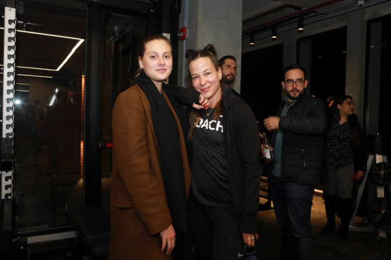 Fiesta de apertura de Brigada un GYM en la zona t de bogotá