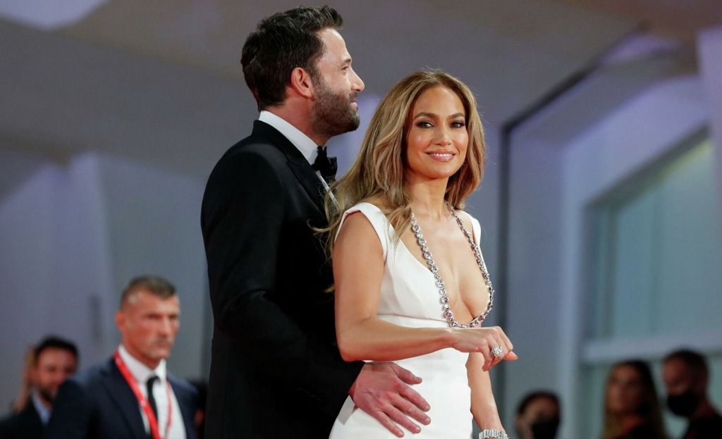 Jennifer López y Ben Affleck se conocieron durante el rodaje de la comedia romántica "Amor espinado" en 2003.
