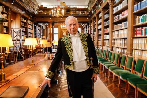 Mario Vargas Llosa en la casa de Molière