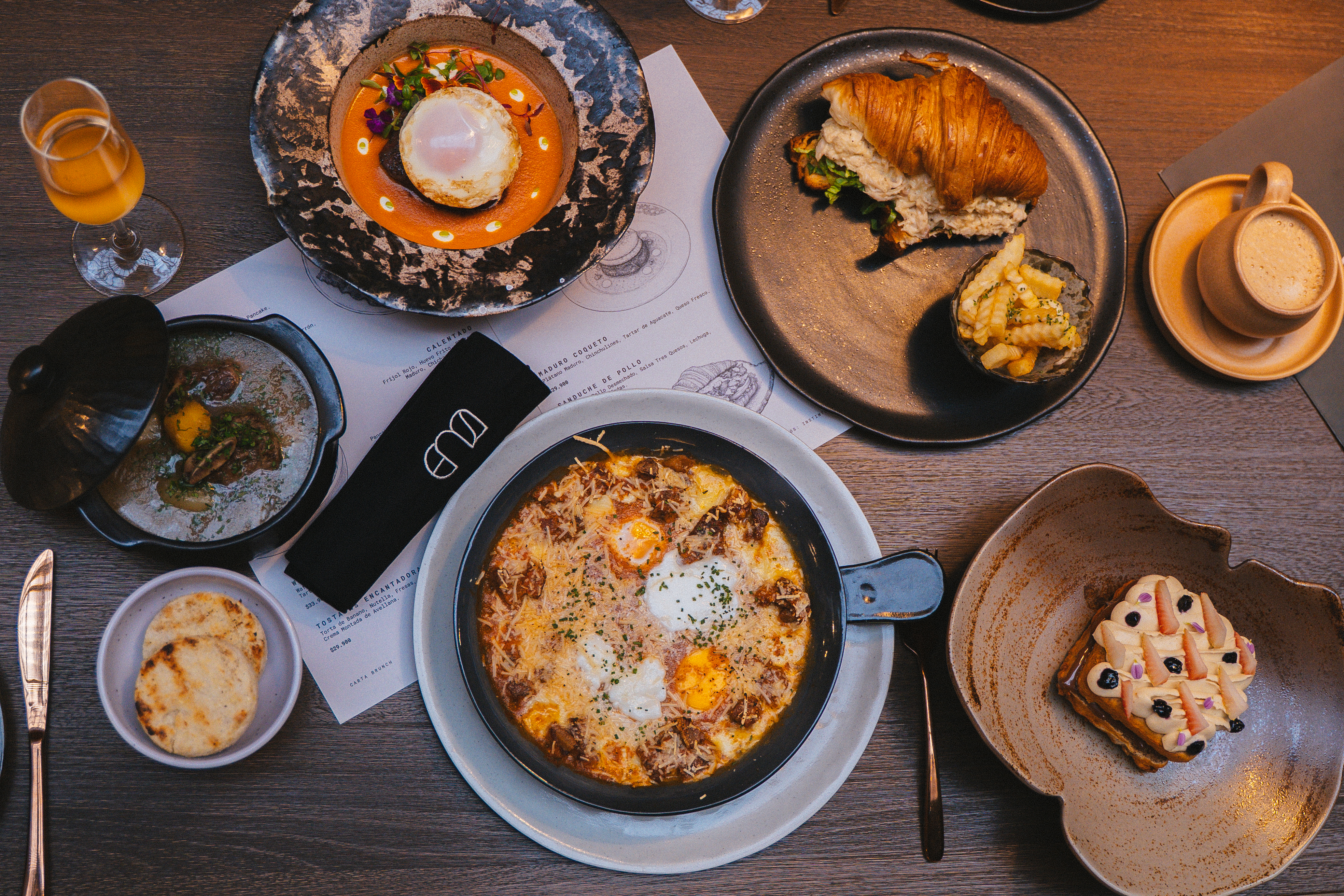 Del fuego a la música: Emilio's, el restaurante que mezcla gastronomía y arte en Medellín