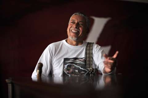 El profesor Moncayo reaparece en la vida pública y cuenta que tiene cáncer