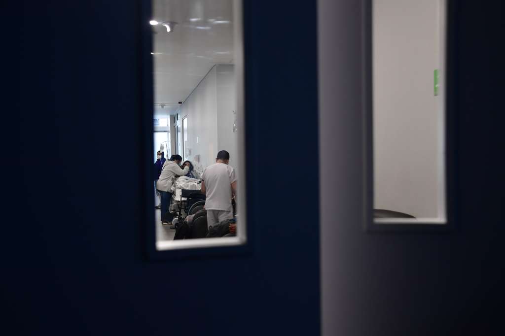 Sala de urgencias generales y de Covid-19 de esta clínica.