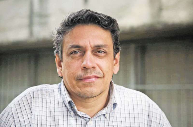 El poeta colombiano Winston Morales.