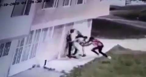 Piden justicia para caso de joven que fue asesinado por robarle el celular en Suba