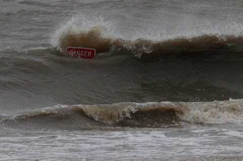 "Isaac" toca tierra en Luisiana con lluvias y fuertes vientos
