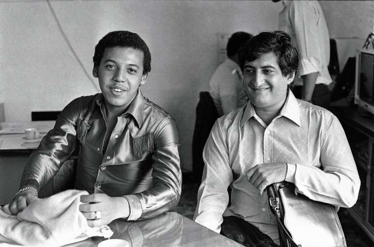A lo largo de su carrera Jorge Oñate hizo pareja con reconocidos acordeonistas como Miguel López, Emiliano Zuleta, Nicolás "Colacho" Mendoza, Juancho Rois, Álvaro López, Gonzalo "Cocha" Molina, Julián Rojas y Cristian Camilo Peña, la mayoría de ellos ganadores del Festival de la Leyenda Vallenata.