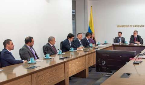 Congresistas piden a ministros asistir a comisiones económicas para aprobar sus presupuestos