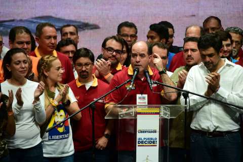 Fracturas complican a la oposición ante planes de reelección de Maduro