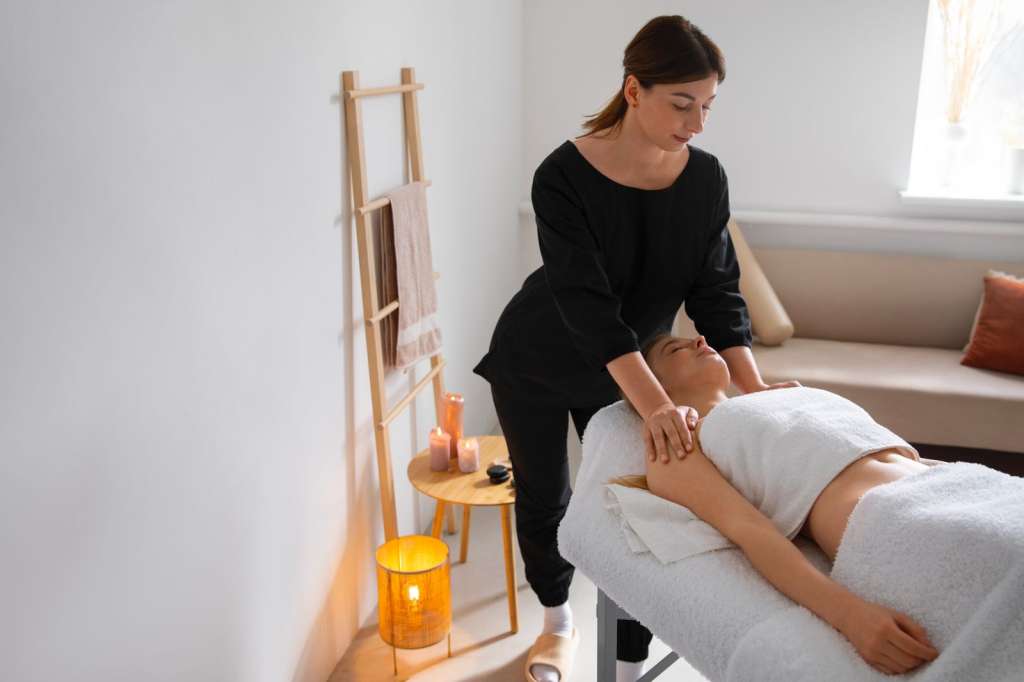 HEFY Colombia, plataforma de belleza y bienestar a domicilio que conecta a usuarios con profesionales de belleza en Bogotá, Cali y Medellín.