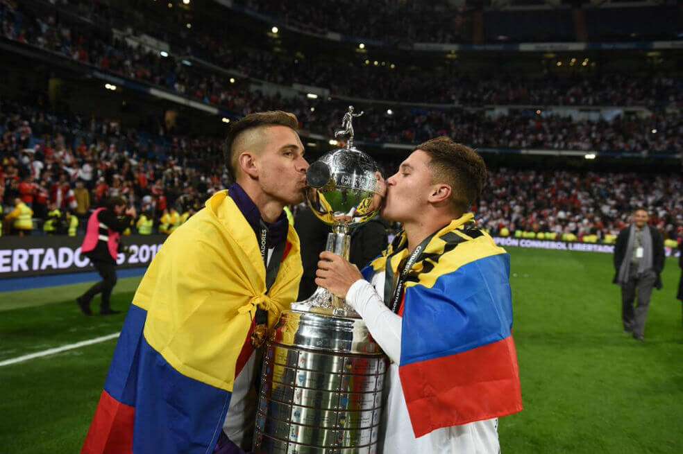 Rafael Santos Borré y Juan Fernando Quintero, colombianos campeones con River Plate de la Copa Libertadores 2018. / EFE