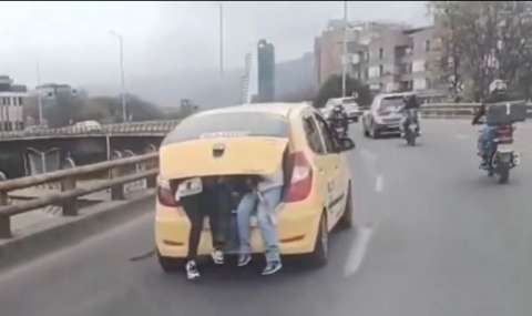 Video de taxi con personas dentro del baúl desata indignación por imprudencia vial en Bogotá