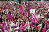 La oposición en México marchó en contra de las reformas electorales de AMLO