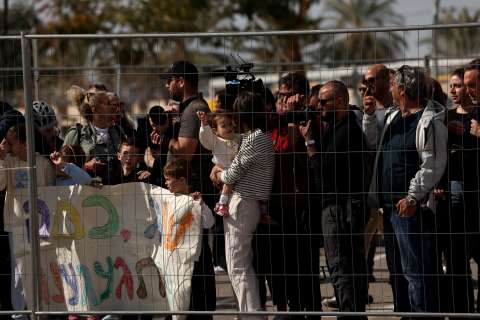 Hamás liberó a tres rehenes israelíes a cambio de 369 presos palestinos