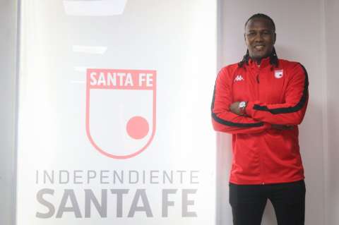 Hugo Rodallega ya se vistió de cardenal: Santa Fe presentó a su nuevo goleador