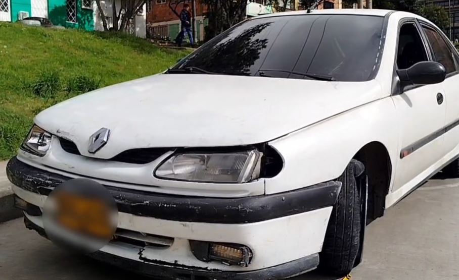 Intentaron desbalijar este vehículo antes de ser capturados.