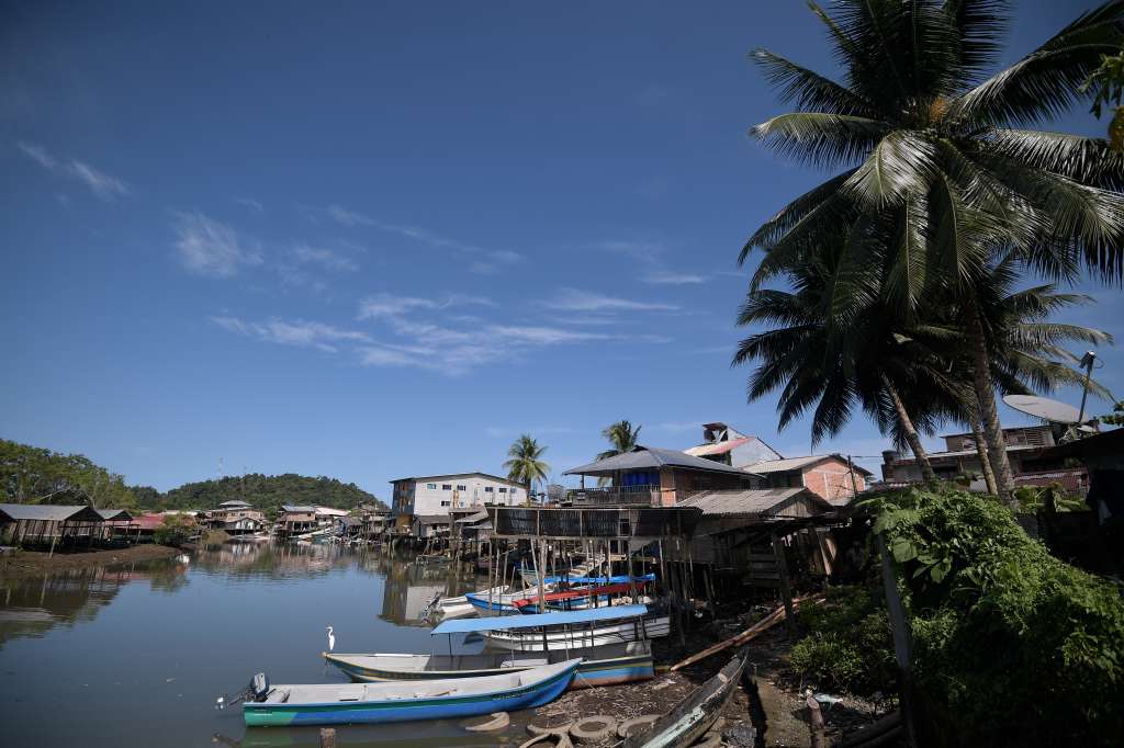 Diferentes aspectos de este municipio del Chocó: Habitantes, casas, paisajes, lanchas, aves, etc.