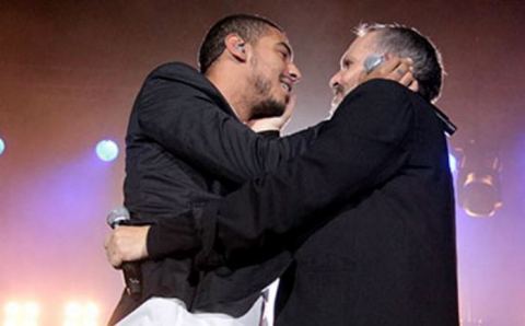 Así fue el beso entre Miguel Bosé y Manuel Medrano